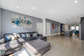 1629 S Miller St, Unit 1S in Chicago, IL - Building Photo - Building Photo