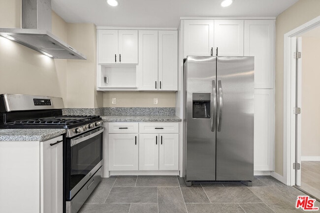 property at 717 W 75th St