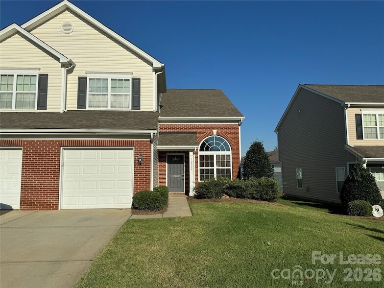 12069 Stratfield Pl Cir in Pineville, NC - Building Photo