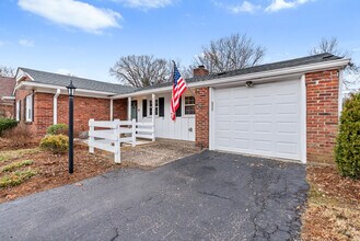 8608 Whipps Bend Rd in Louisville, KY - Building Photo - Building Photo