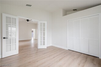 102 SE 39th Terrace in Cape Coral, FL - Foto de edificio - Building Photo
