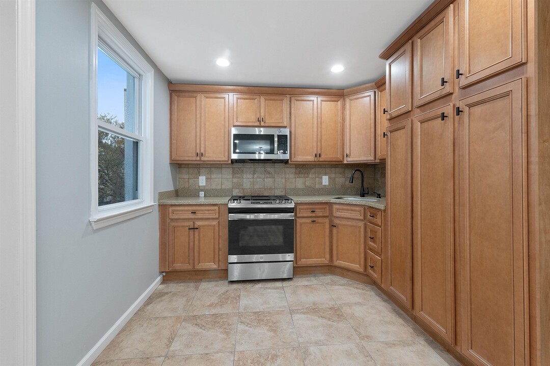 58 Old Bergen Rd in Jersey City, NJ - Building Photo