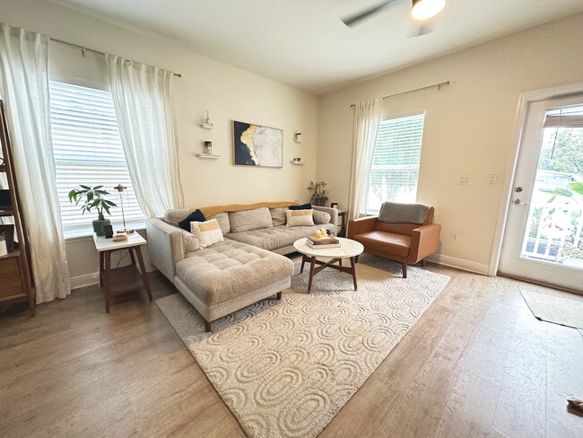 1736 W Walnut St in Tampa, FL - Building Photo - Building Photo