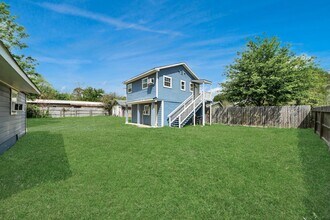 7919 Brays St in Houston, TX - Building Photo - Building Photo