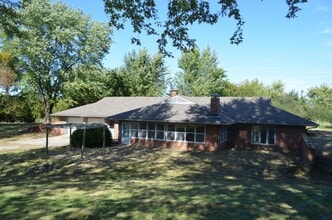 5900 S River Hills Rd in Columbia, MO - Building Photo - Building Photo