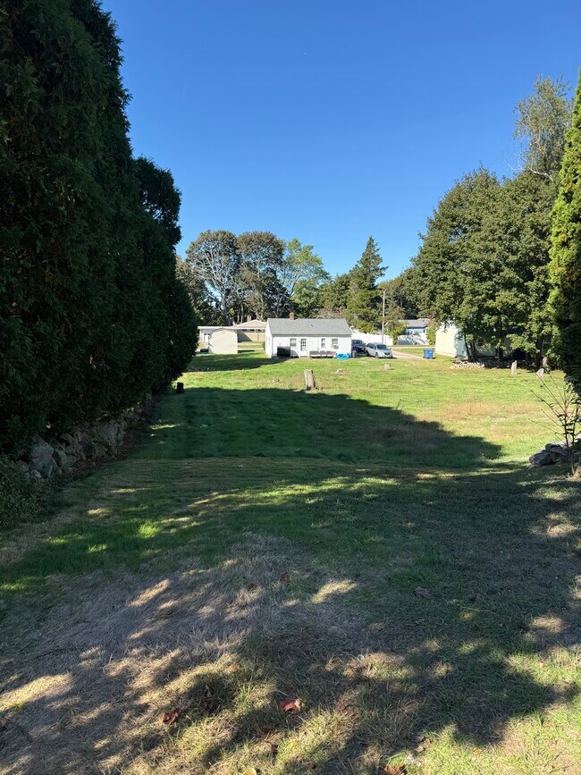 170 Walker Hill Rd in Groton, CT - Building Photo - Building Photo