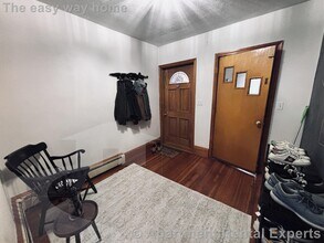 10 Windsor Rd, Unit #1 in Medford, MA - Building Photo - Building Photo