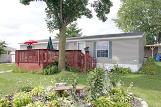 Cedar Terrace (Manufactured Home Community) in Cedar Rapids, IA - Building Photo - Building Photo