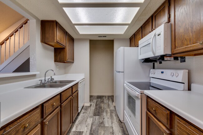 Lexington Commons in Bartlesville, OK - Building Photo - Interior Photo