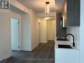 510-8888 YONGE St in Richmond Hill, ON - Building Photo - Building Photo
