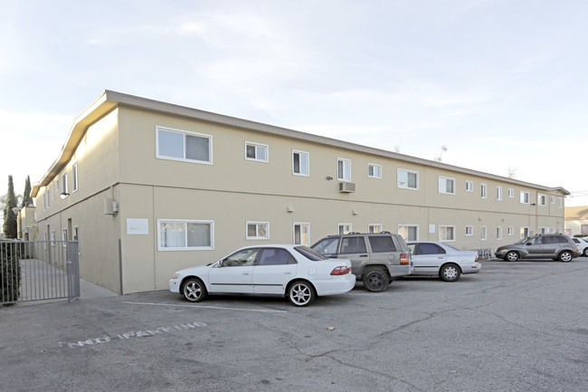 17504 Grand Ave in Bellflower, CA - Building Photo - Building Photo