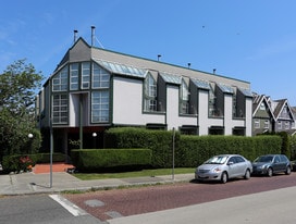 Newport Mews in Vancouver, BC - Building Photo