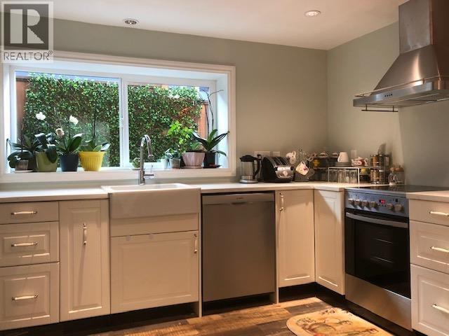 329 W 23 St in North Vancouver, BC - Building Photo - Building Photo