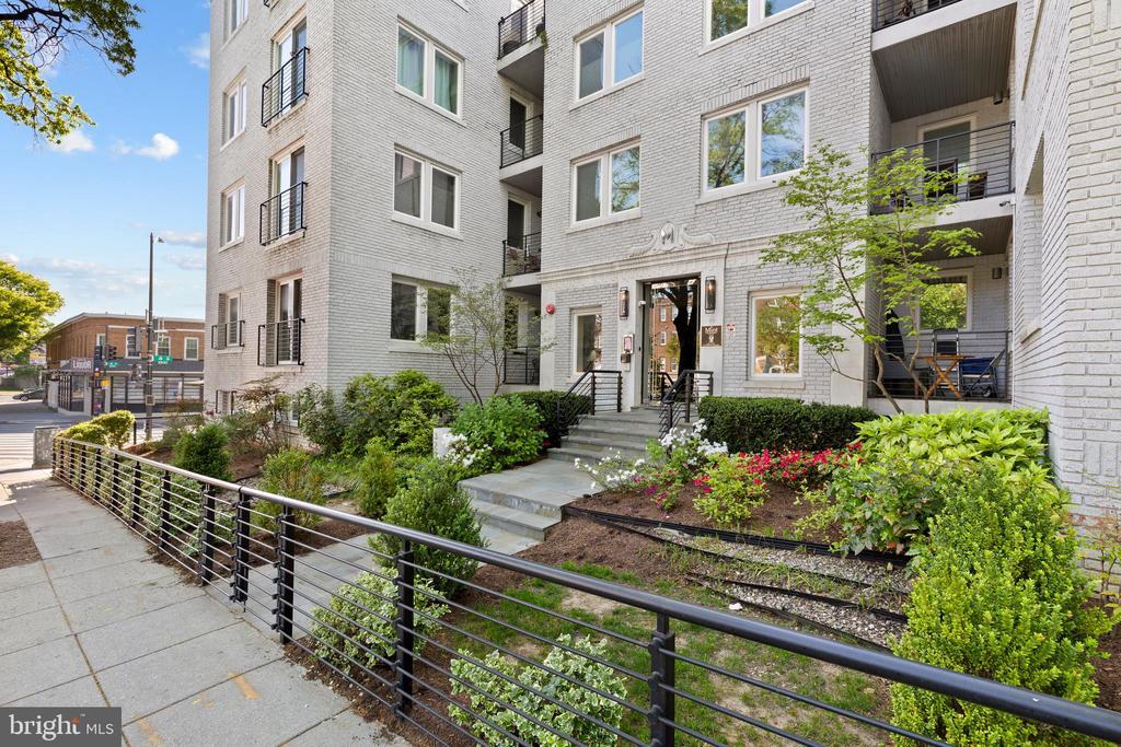 329 Rhode Island Ave NE in Washington, DC - Building Photo