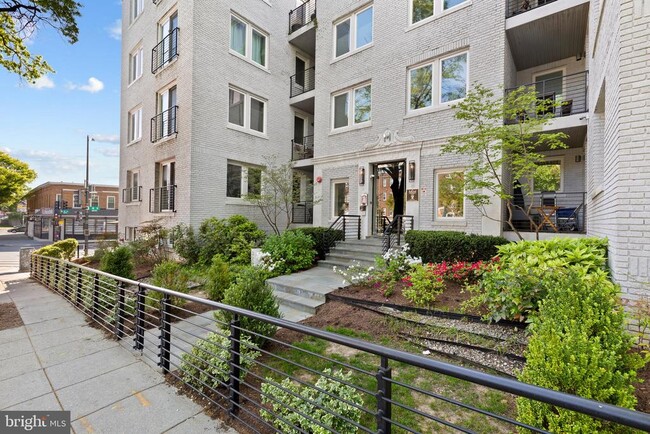 329 Rhode Island Ave NE