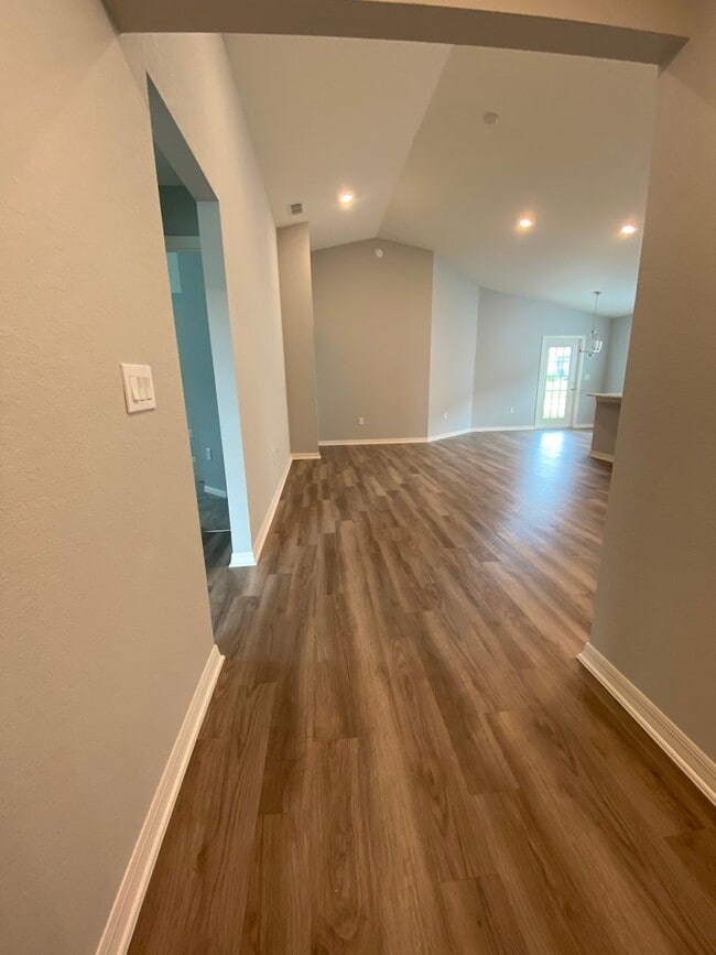 595 Lorient Drive in Eagle Lake, FL - Building Photo - Building Photo