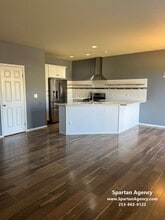 18302 114th Ave E in Puyallup, WA - Foto de edificio - Building Photo