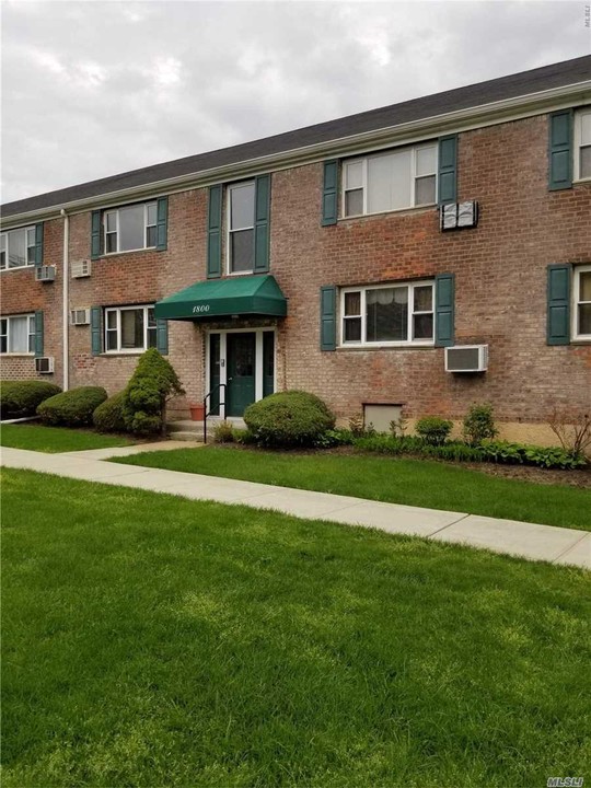1800 Shipley Ave-Unit -3 in Valley Stream, NY - Foto de edificio