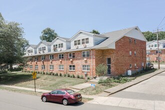Brookside Gardens in Bridgeport, CT - Foto de edificio - Building Photo