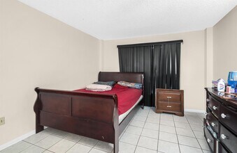4174 Inverrary Dr, Unit 103 in Lauderhill, FL - Foto de edificio - Building Photo