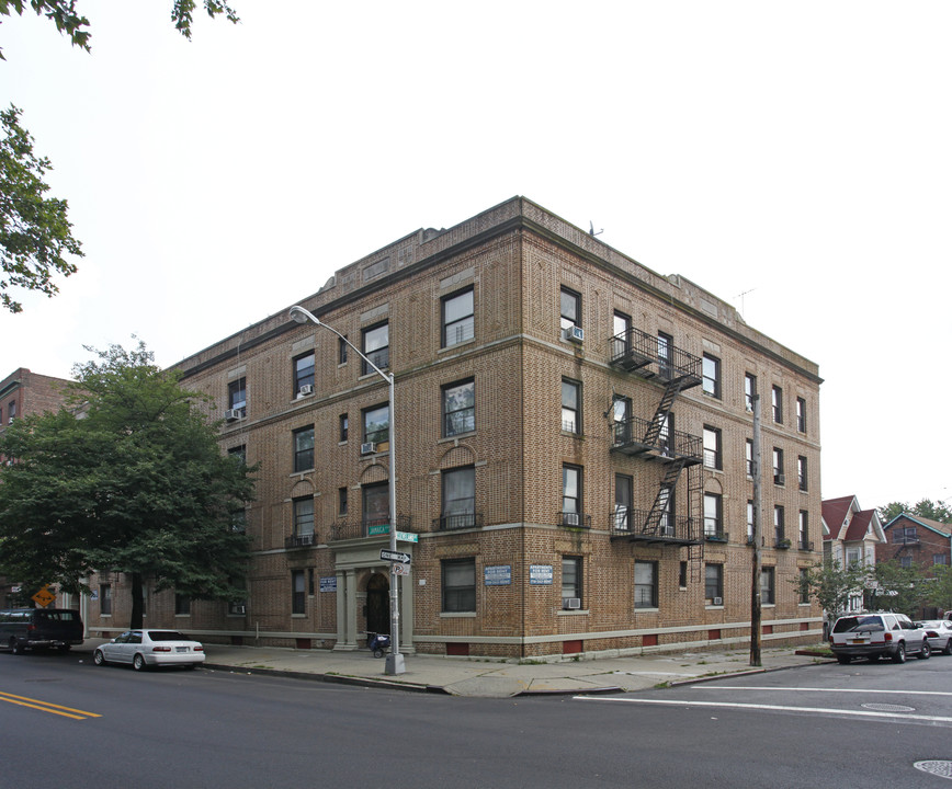 Highland View in Brooklyn, NY - Building Photo