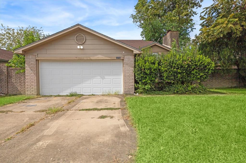 10743 Staghill Dr in Houston, TX - Building Photo