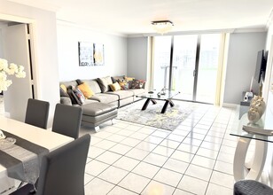 2750 NE 183rd St, Unit 1910 in Aventura, FL - Foto de edificio - Building Photo