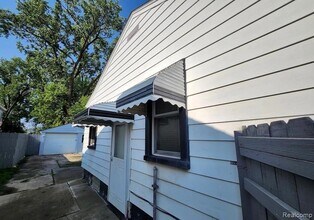 1761 E Milton Ave in Hazel Park, MI - Building Photo - Building Photo
