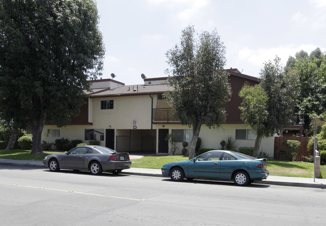 416 E Sycamore St in Anaheim, CA - Foto de edificio - Building Photo