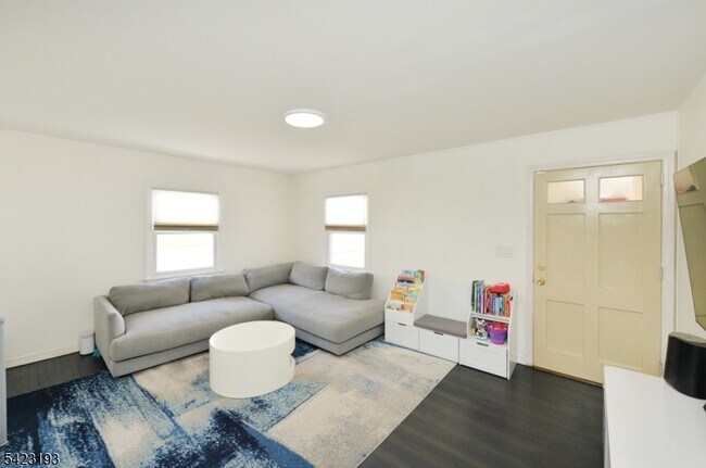 483 Mt Prospect Ave in Clifton, NJ - Building Photo - Building Photo