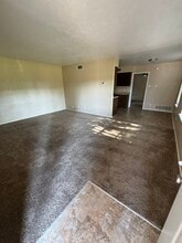 225 E University Dr in Denton, TX - Foto de edificio - Building Photo