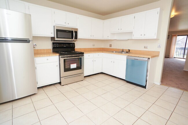 1101 Florence Ave-Unit -D in Westmont, IL - Building Photo - Building Photo
