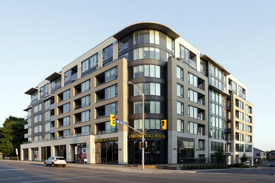 111 West in Ottawa, ON - Building Photo