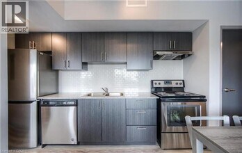 275 Larch St in Waterloo, ON - Building Photo - Building Photo