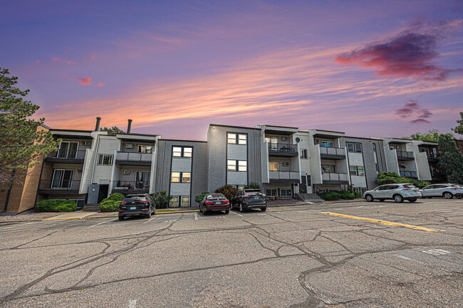 1350 Golden Cir