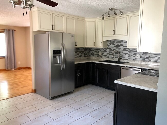 908 Sandusky Dr in Iowa City, IA - Building Photo - Building Photo