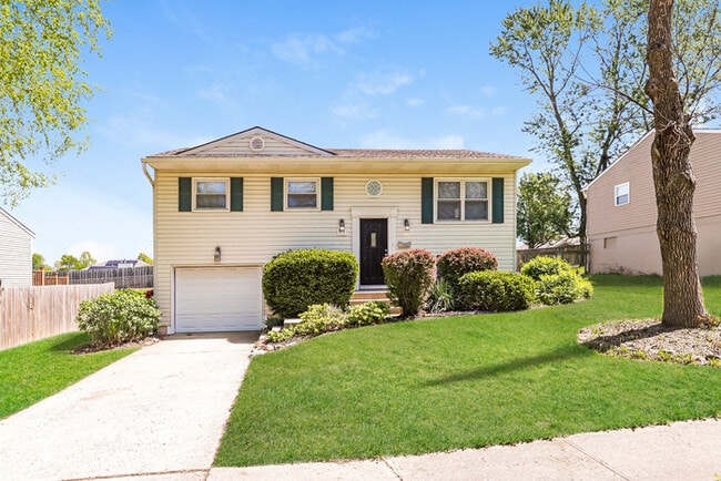 property at 913 N Arapaho St