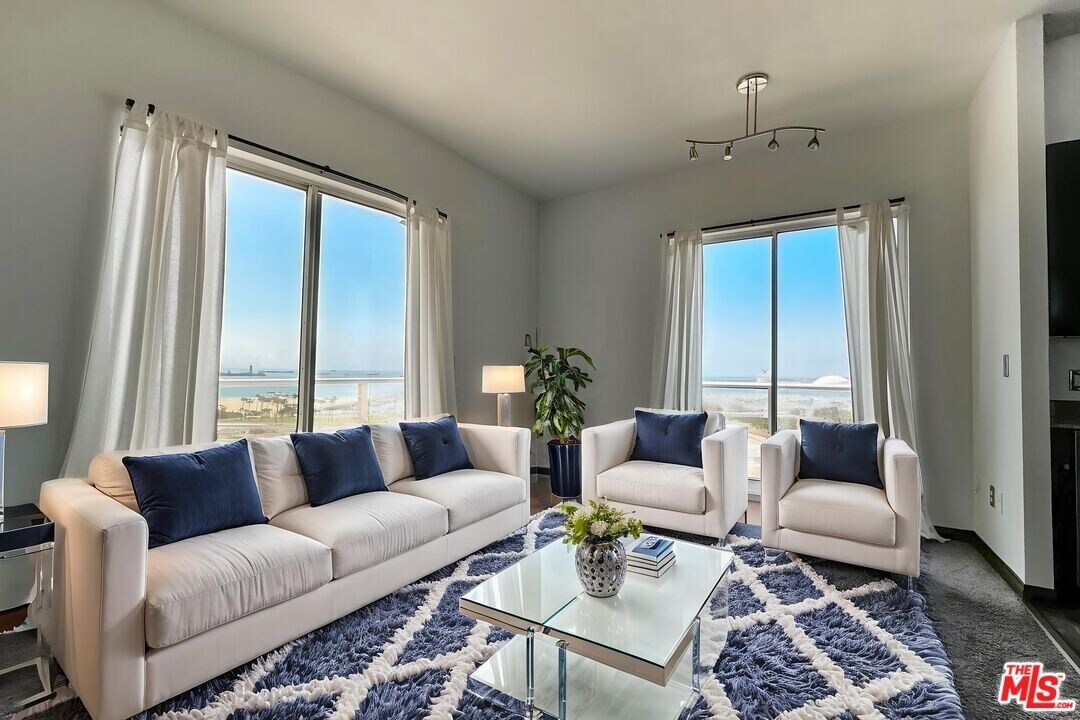 488 E Ocean Blvd in Long Beach, CA - Building Photo