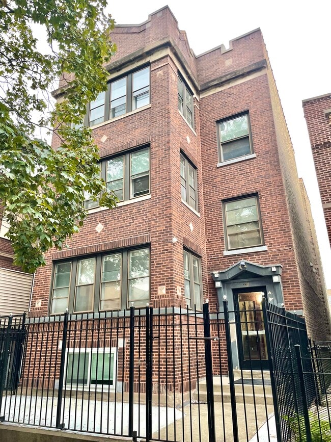 property at 3310 W Eastwood Ave