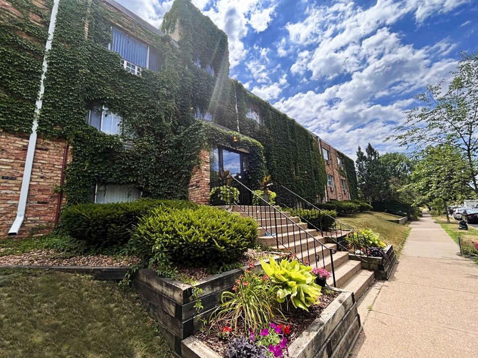 2601 Garfield Ave in Minneapolis, MN - Foto de edificio