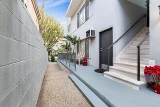Beverly Apartments in Los Angeles, CA - Building Photo - Building Photo