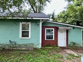 416 N Tillman St, Unit B in Glennville, GA - Building Photo