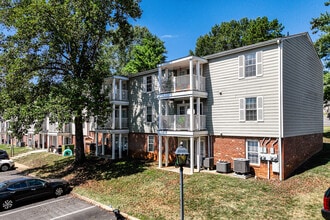 Villas at Southern Ridge in Charlottesville, VA - Building Photo - Building Photo