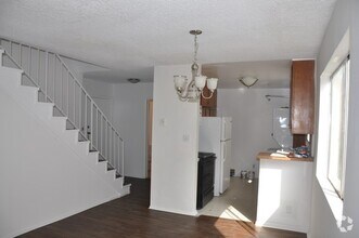 10614 Eastborne Ave, Unit 206 in Los Angeles, CA - Foto de edificio - Building Photo