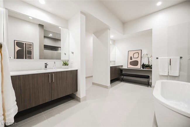 property at 29 Canyon Bay Dr