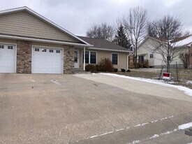 4 Weaver Dr in Ottumwa, IA - Building Photo