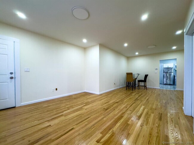 23 Lake St in Waterbury, CT - Building Photo - Building Photo