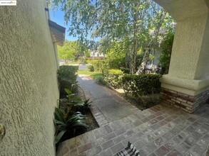 538 Apple Hill Dr in Brentwood, CA - Building Photo - Building Photo