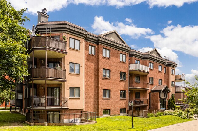 25 Bellerose Boul E in Laval, QC - Building Photo - Building Photo