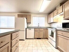 233 N Bower Ln in Camano, WA - Building Photo - Building Photo